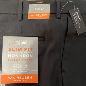 NWT pair of men’s charcoal Van Heusen Traveler pants in size 30x32.
